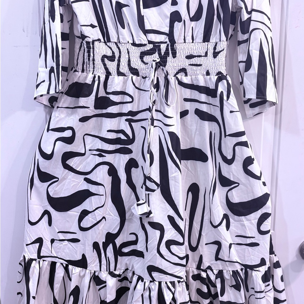 Elegant Black and White Abstract Maxi Dress
